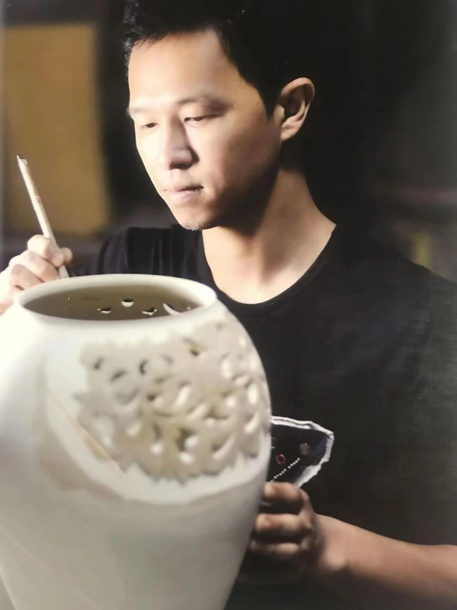 Master artisan Su Wei in his Longquan studio